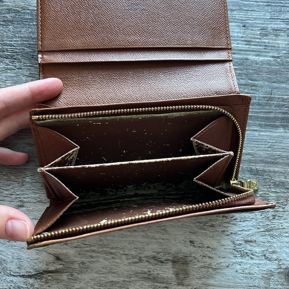 Louis Vuitton LV Wallet - Picture 8 of 13